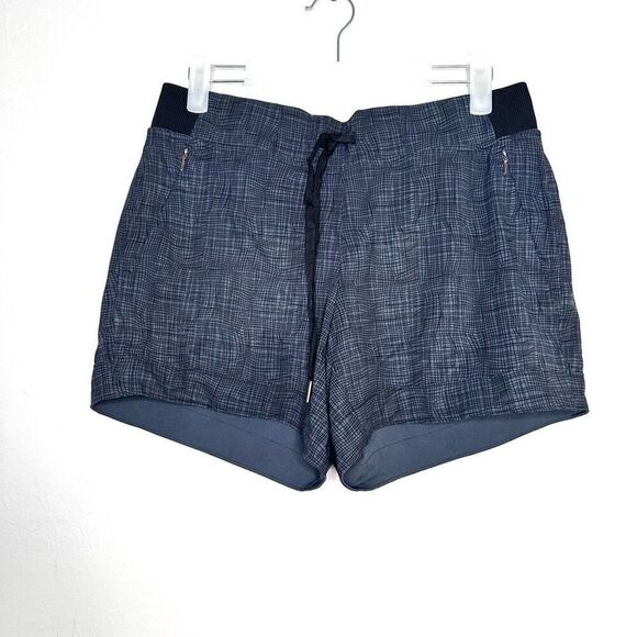 NWT Calia by Carrie Underwood Stretch Anywhere Cuffed Shorts Black Navy Small - Picture 1 of 7